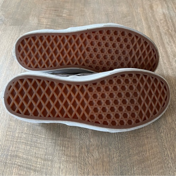 🆕 VANS Slip on shoes Mickey Mouse print kids size 3 - Picture 9 of 14